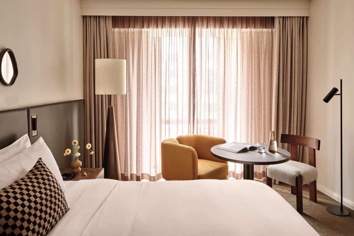 Luxury Room, 1 King Bed, Club Lounge Access