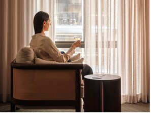 PRESTIGE SUITE, Club Sofitel Access, 1 King Siz e Bed, Separate Living Room | シティ ビュー
