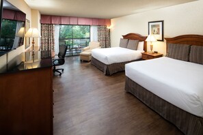 In-room safe, desk, iron/ironing board, free cots/infant beds - Red Lion Hotel Redding (Redding)