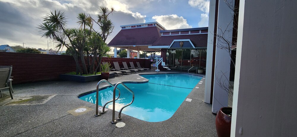 Red Lion Hotel Eureka photo 3
