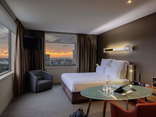 Executive Room, 1 King Bed | Premium bedding, minibar, in-room safe, desk - Pullman at Sydney Olympic Park (Sydney Olympic Park)