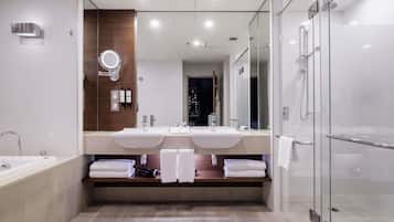 Ropa de cama de alta calidad y minibar