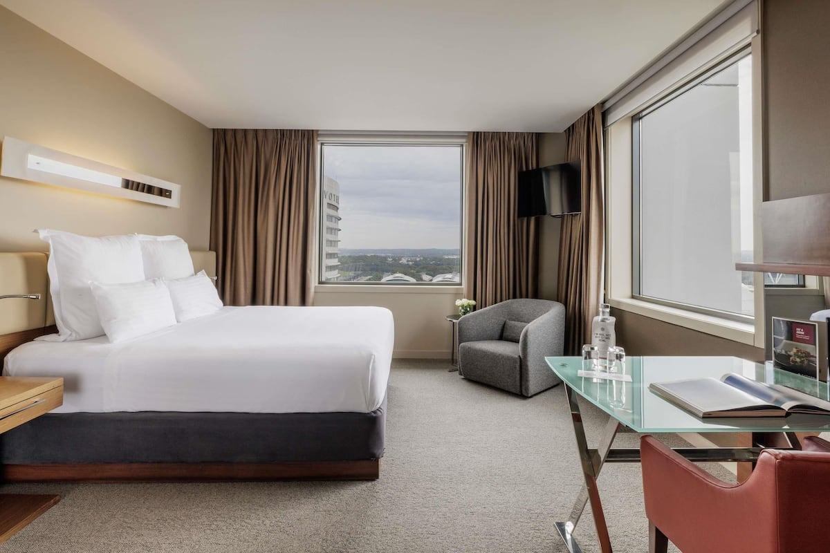 Deluxe-Zimmer, 1 King-Bett | Hochwertige Bettwaren, Minibar, Zimmersafe, Schreibtisch