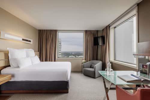 Deluxe Room, 1 King Bed | Premium bedding, minibar, in-room safe, desk