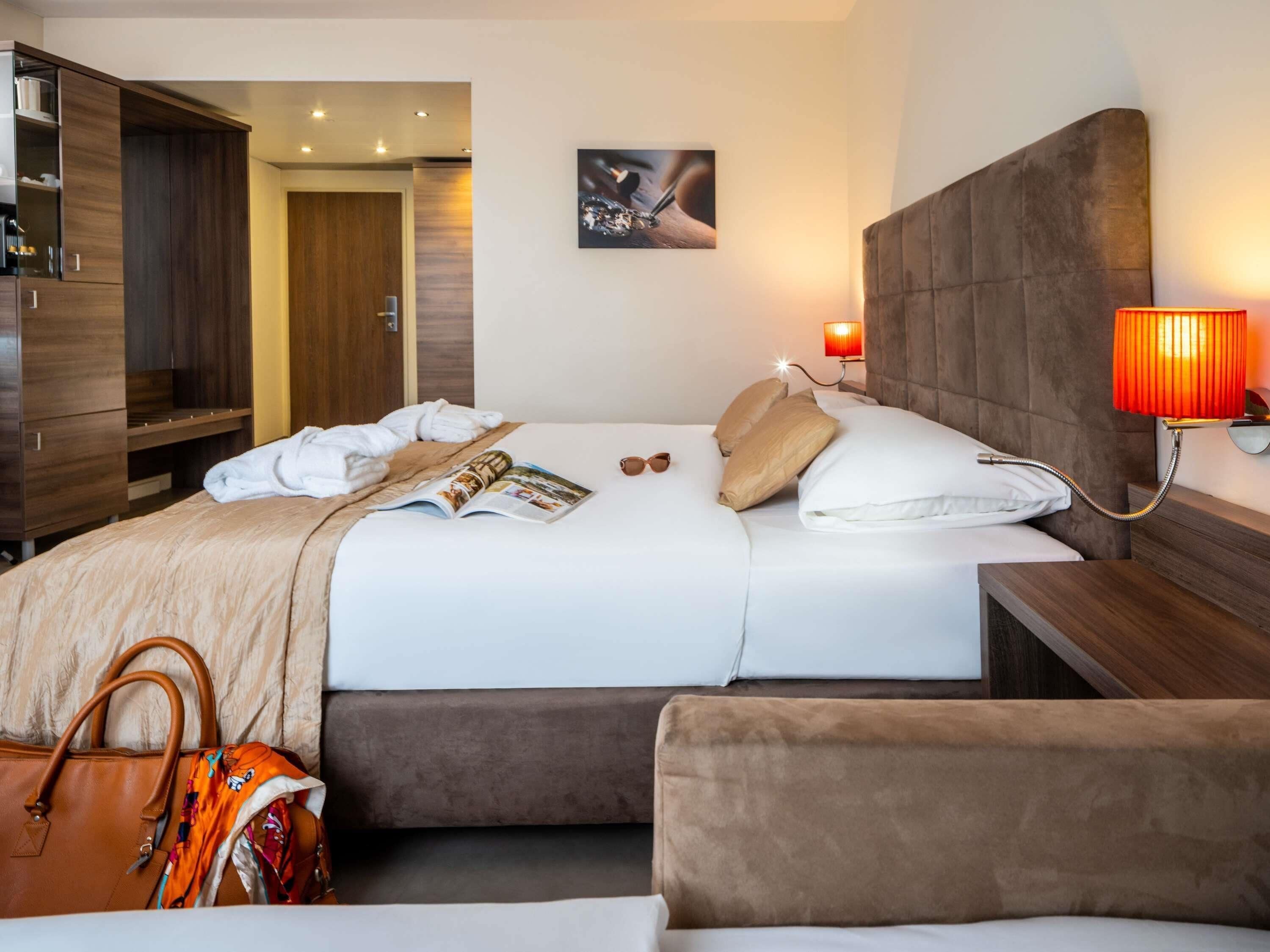 Privilege, Room, 1 Double Bed with Sofa bed | Hypo-allergenic bedding, in-room safe, desk, laptop workspace