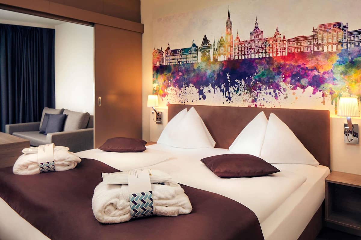 Literie hypoallergénique, coffres-forts dans les chambres, bureau