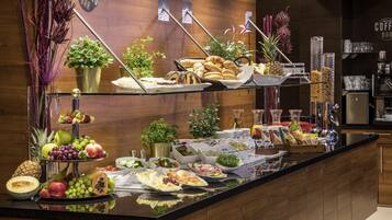 Daily continental breakfast (EUR 20 per person)
