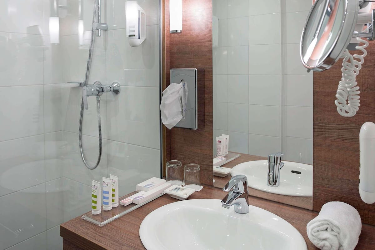 Privilege, Zimmer, 1 Queen-Bett | Allergikerbettwaren, Zimmersafe, Schreibtisch