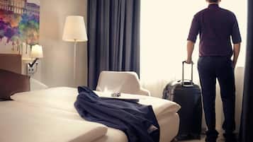 Privilege, Room, 1 Queen Bed | Hypo-allergenic bedding, in-room safe, desk, laptop workspace
