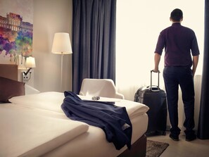 Privilege, Room, 1 Queen Bed | Hypo-allergenic bedding, in-room safe, desk, laptop workspace