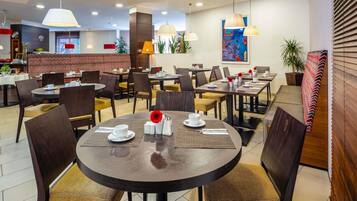 Petit déjeuner continental servi tous les jours en supplément