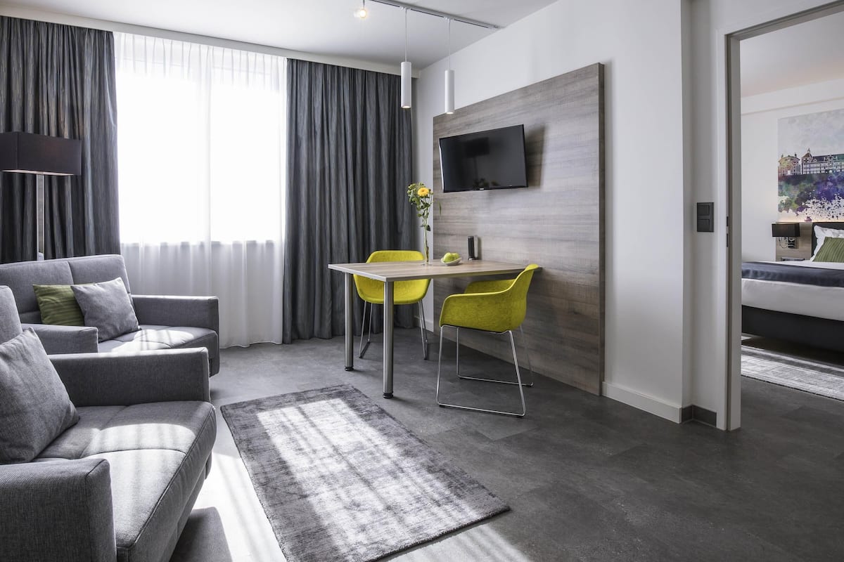 Executive Suite, Multiple Beds | Hypo-allergenic bedding, in-room safe, desk, laptop workspace