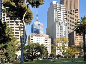 Garden - Mercure Melbourne Treasury Gardens (Melbourne)
