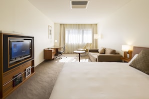 1 camera, cassaforte in camera, con arredamento individuale