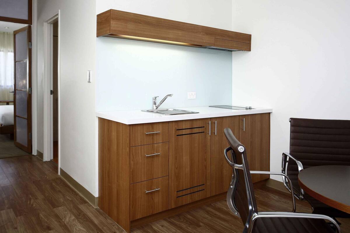 Apartment, 1 Bedroom | In-room safe, desk, laptop workspace, blackout drapes