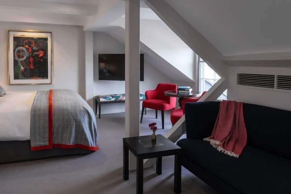 1 bedroom, Egyptian cotton sheets, premium bedding, free minibar items