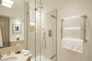 Free toiletries, hair dryer, bathrobes, slippers - Old Bank Hotel (Oxford)