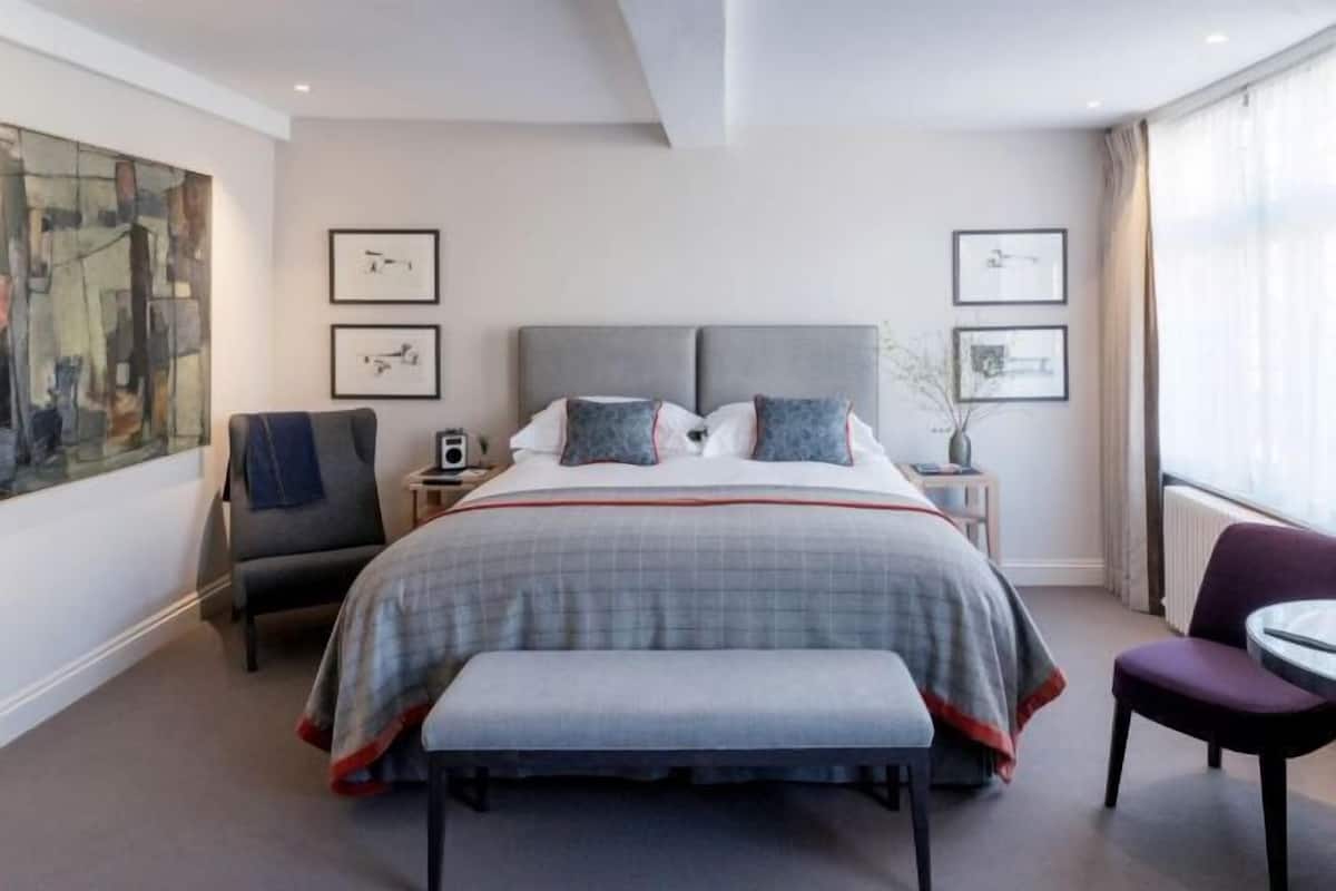 1 bedroom, Egyptian cotton sheets, premium bedding, free minibar items