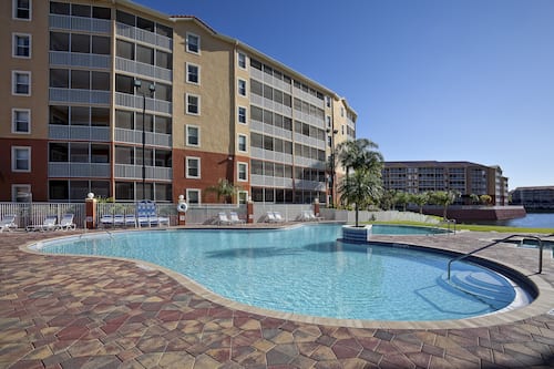 14 outdoor pools, open 8:00 AM to 10:00 PM, sun loungers