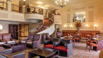 Télévision LCD de 32 pouces avec chaßnes par satellite, télévision