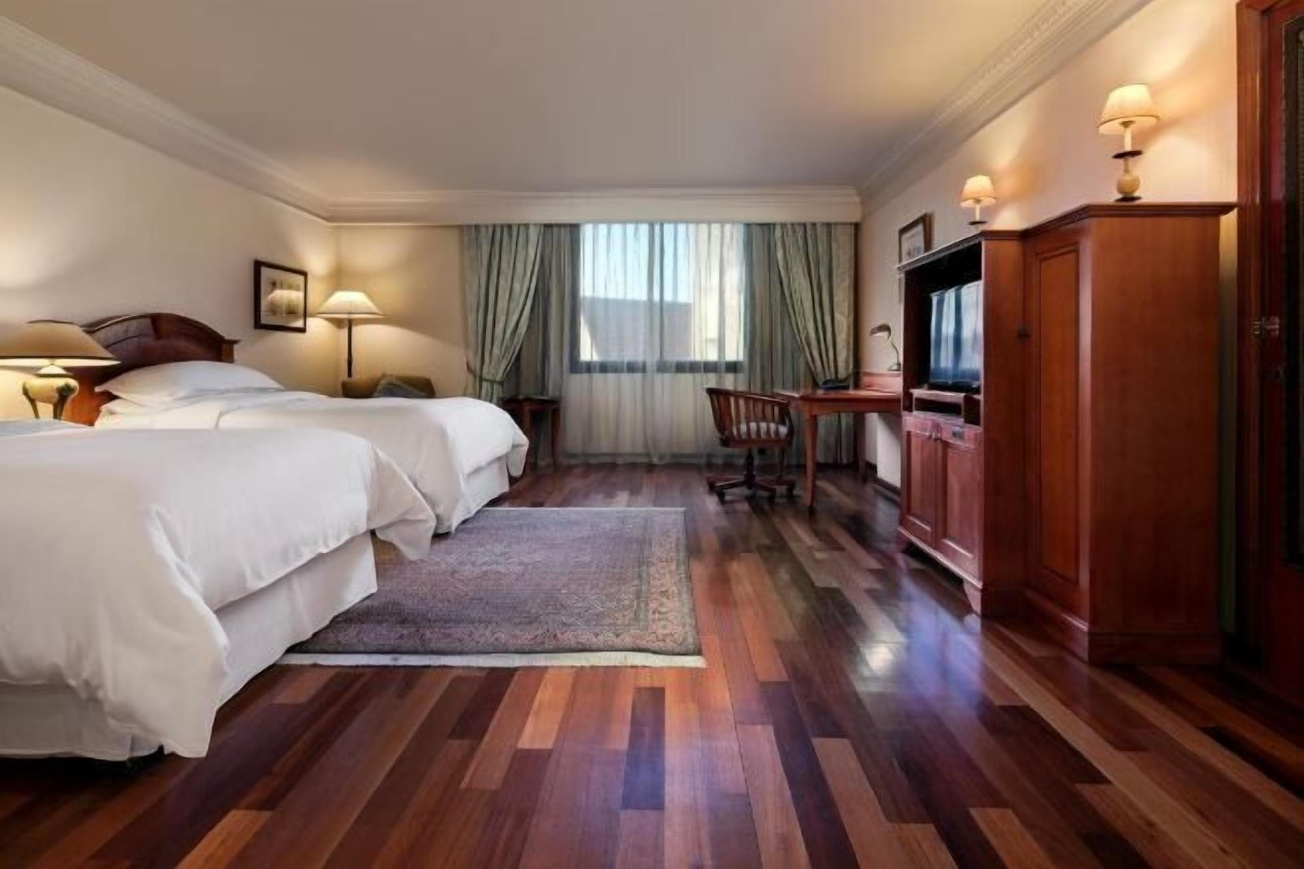 Hochwertige Bettwaren, Daunenbettdecken, Minibar, Zimmersafe