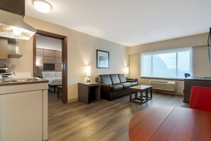 Suite, 1 Queen Bed, Kitchenette, Mountain View (with Sofabed) | Hypo-allergenic bedding, down comforters, in-room safe, desk - Best Western Premier Aberdeen Kamloops (Kamloops)