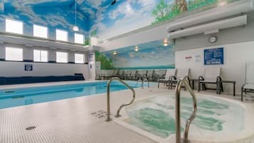 Indoor pool, sun loungers