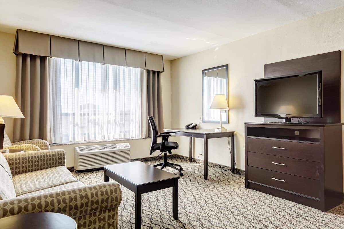 1 bedroom, desk, laptop workspace, blackout drapes
