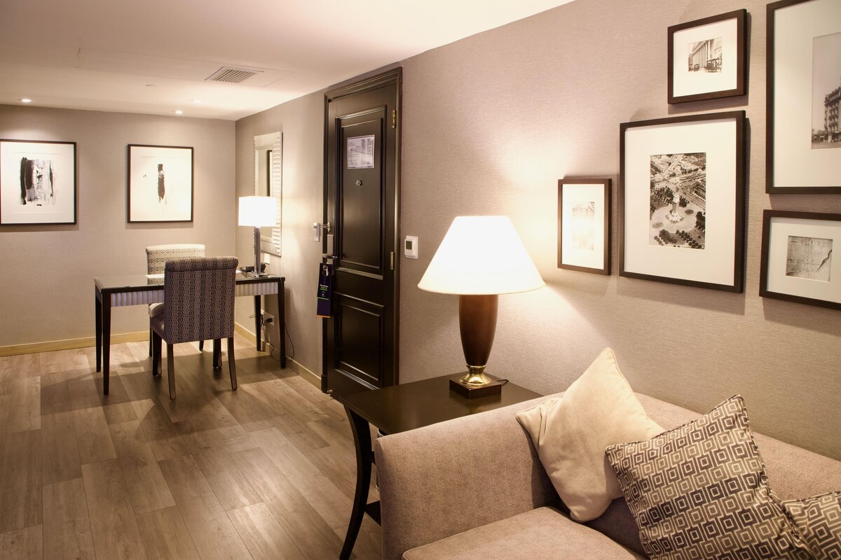 Junior Suite, 1 King Bed | Hypo-allergenic bedding available, down comforters, minibar