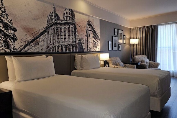 Hypo-allergenic bedding, down comforters, minibar, in-room safe