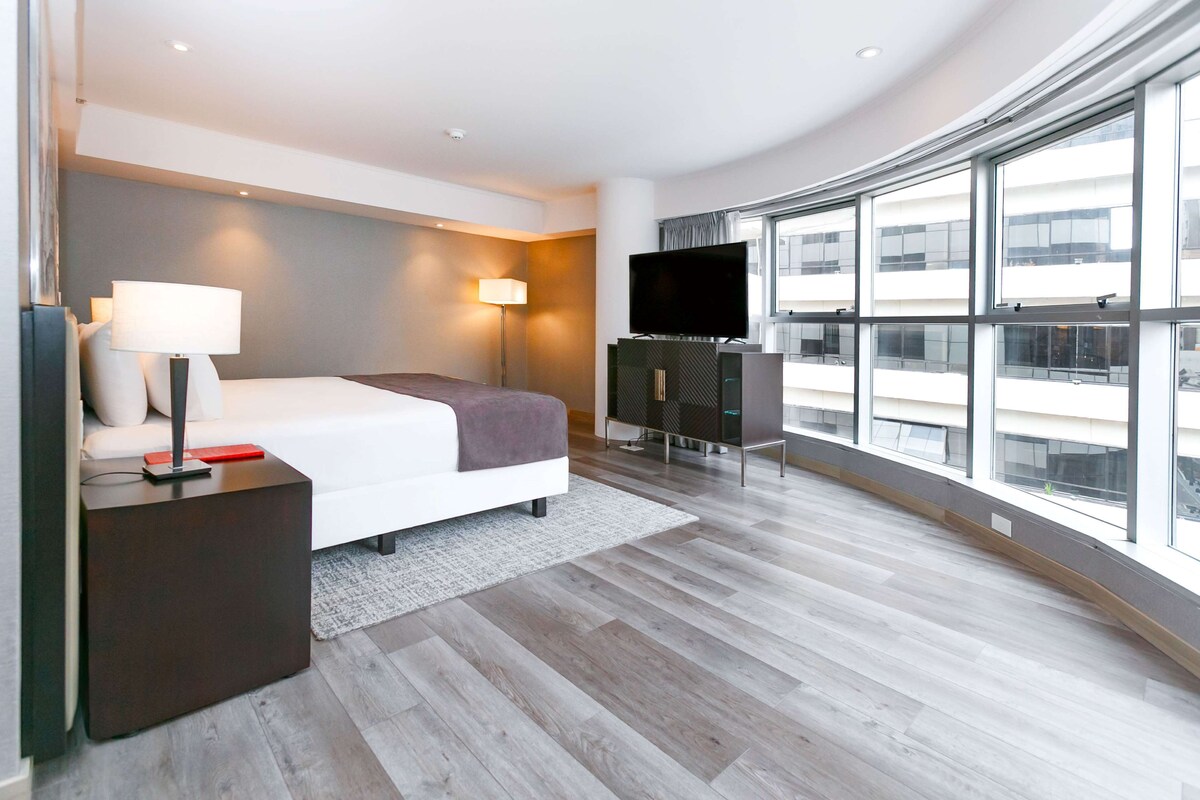 Ropa de cama hipoalergénica, edredones de plumas, minibar y caja fuerte