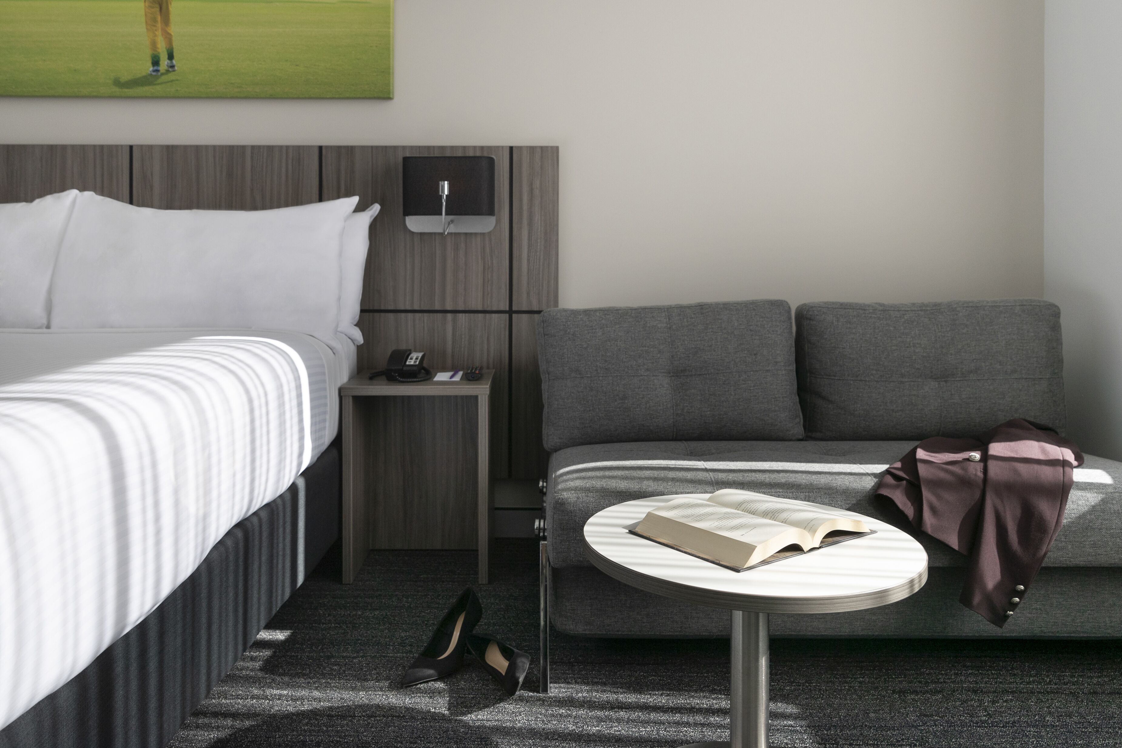 executive room, 1 queen bed | hypo-allergenic bedding, in-room safe, desk, iron/ironing board