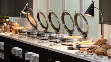 Tägliches Frühstücksbuffet (27.5 AUD pro Person)