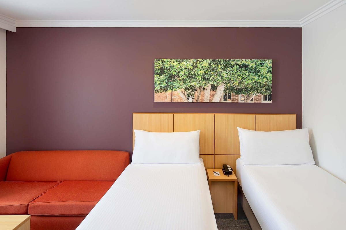 Standard Room, 2 Single Beds | Hypo-allergenic bedding, in-room safe, desk, iron/ironing board