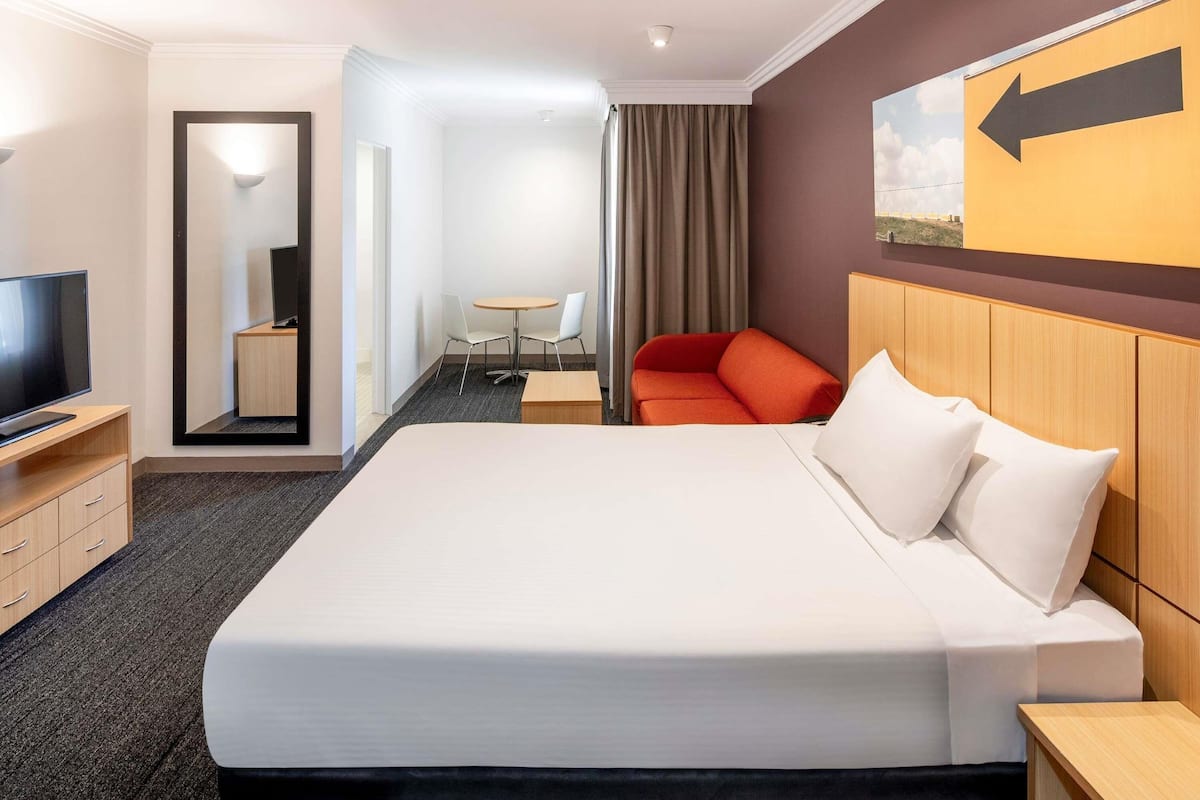 Allergikerbettwaren, Zimmersafe, Schreibtisch, Bügeleisen/Bügelbrett