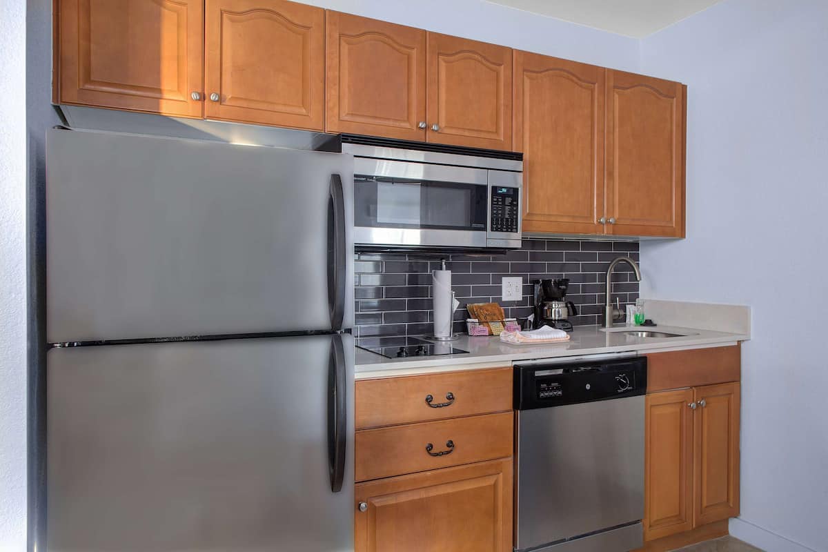 Fridge, microwave, dishwasher, coffee/tea maker