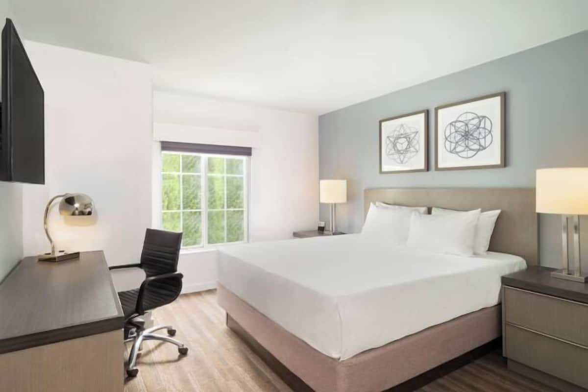 1 makuuhuone, työpöytä, kannettavalle tietokoneelle sopiva työtila