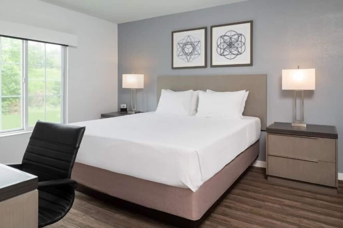 1 makuuhuone, työpöytä, kannettavalle tietokoneelle sopiva työtila