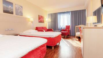 Desk, blackout drapes, free WiFi, bed sheets