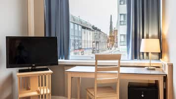 Eenpersoonskamer | Een bureau, verduisterende gordijnen, gratis wifi, beddengoed