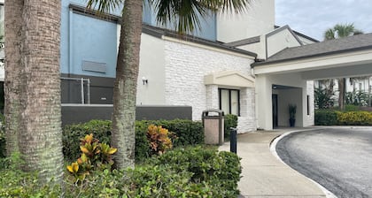 Destiny Palms Hotel Maingate West