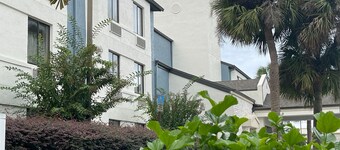 Destiny Palms Hotel Maingate West