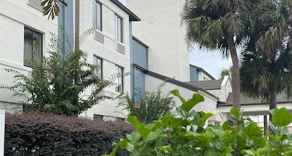 Destiny Palms Hotel Maingate West