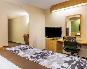 Suite, 1 très grand lit, non-fumeur, baignoire à jets | Coffre-fort, fer et planche à repasser, lit d’appoint (supplément)