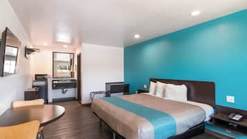 Escritorio, wifi gratis y ropa de cama