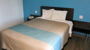 Työpöytä, ilmainen Wi-Fi, vuodevaatteet