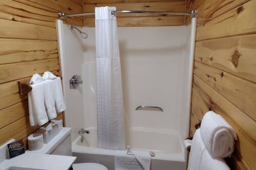 Suite, Multiple Beds, Non Smoking | Bathroom | Free toiletries, hair dryer, towels, soap