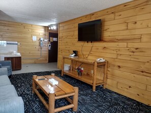 Suite, varias camas, para no fumadores | Ropa de cama de alta calidad, camas con pillow-top y escritorio 