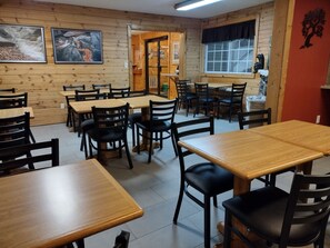 包含每日自助早餐