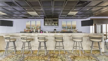 Bar sur le toit, vue sur la mer, ouvert certains jours